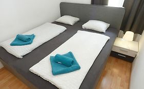Apartments In Vienna Near Schoenbrunn & Westbahnhof - Keyless Check-In